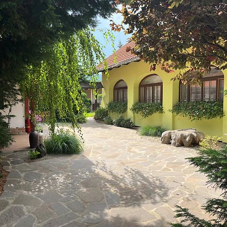 Penzion Primášé Dolni Vestonice Extérieur photo