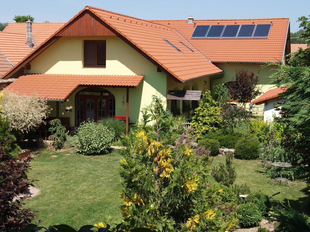 Penzion Primášé Dolni Vestonice Extérieur photo